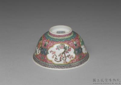 图片[3]-Teacup in fa-lang-ts’ai enamels with decoration of lobed reserves and flowers of the four seasons, Ch’ien-lung reign (1736-1795), Ch’ing dynasty-China Archive